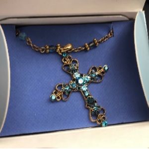 NIB Avon Vintage scroll cross with antique colored necklace 💕